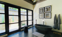 Villa Condense En-Suite Bathroom with Bathtub | Ubud, Bali