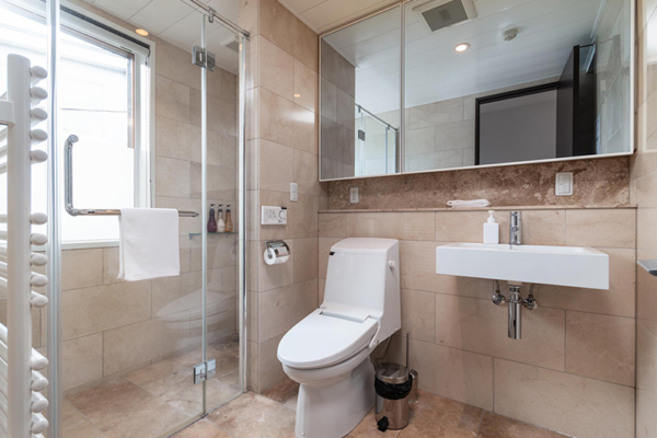 Fubuki Fubuki Three Bathroom One | Hirafu, Niseko