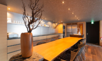 Hideaway on Escarpment Dining Table | Hirafu, Niseko