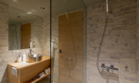 Hideaway on Escarpment Bathroom with Shower | Hirafu, Niseko