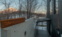 Hideaway on Escarpment Entrance Sign | Hirafu, Niseko
