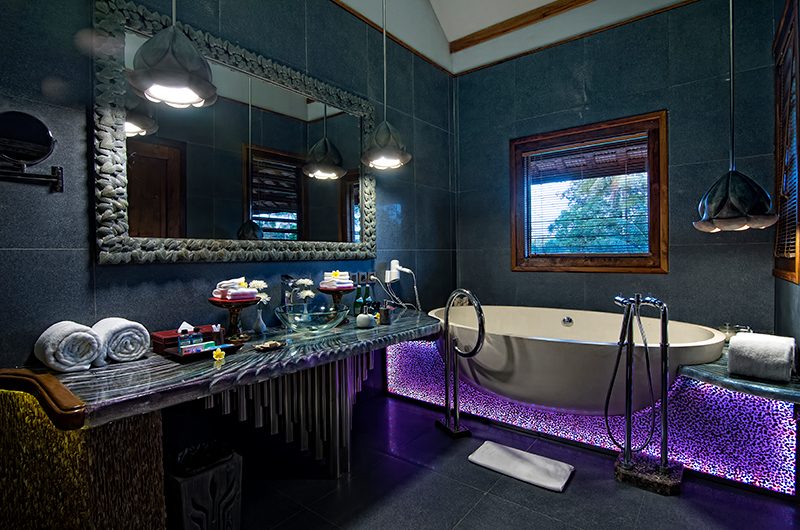 Permata Ayung Garuda Wing Bathroom with Bathtub | Ubud, Bali
