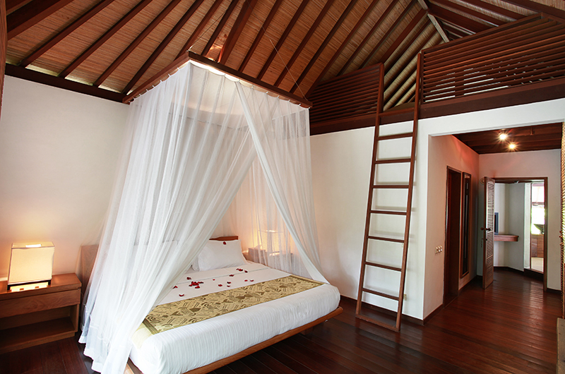Villa Sin Sin Bedroom with Lamps | Kerobokan, Bali