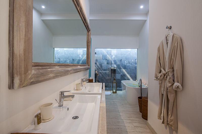 Villa Sungai Bali Villa Gold Bahroom | Tabanan, Bali Villa Sungai Bali Villa Gold Bahroom | Tabanan, Bali