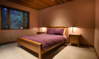 Powderhouse Bedroom with Lamps | Hakuba, Nagano