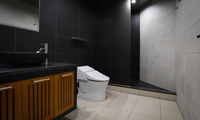 Powderhouse Bathroom with Lights | Hakuba, Nagano