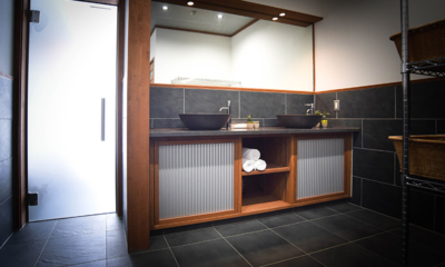 Powderhouse Bathroom with Lights | Hakuba, Nagano