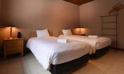 Powderhouse Twin Bedroom with Side Lamps | Hakuba, Nagano