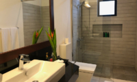 Villa Maggona Bathroom with Mirror | Maggona, Sri Lanka