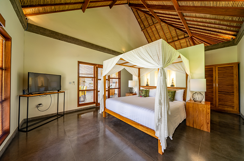 Villa Nature Bedroom with Green Pillow | Ubud, Bali