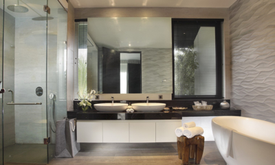 Villa Balimu En-Suite Bathroom with Mirror and Shower | Seminyak, Bali