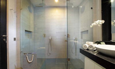 Villa Balimu Bathroom with Shower and Mirror | Seminyak, Bali