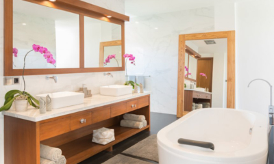 Villa Kalibali His and Hers Bathroom with Bathtub | Uluwatu, Bali