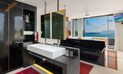 Villa Sangkachai Bedroom and Bathroom with Mirror | Choeng Mon, Koh Samui