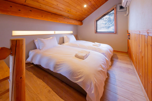 Villa Rusutsu Loft Villa Deluxe Bedroom with Twin Beds | Rusutsu, Japan