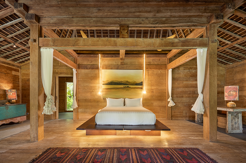 Blue Karma Villas Umalas Villa Kayu Master Bedroom with Painting | Umalas, Bali