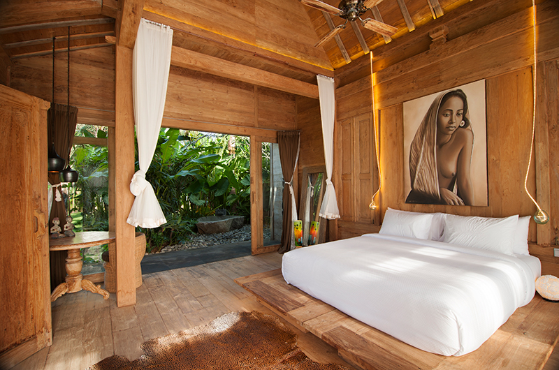Blue Karma Villas Umalas Villa Kayu Bedroom with Painting | Umalas, Bali