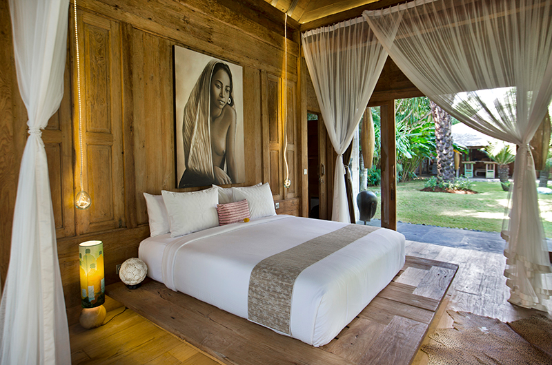 Blue Karma Villas Umalas Villa Kayu Bedroom with Painting and View | Umalas, Bali