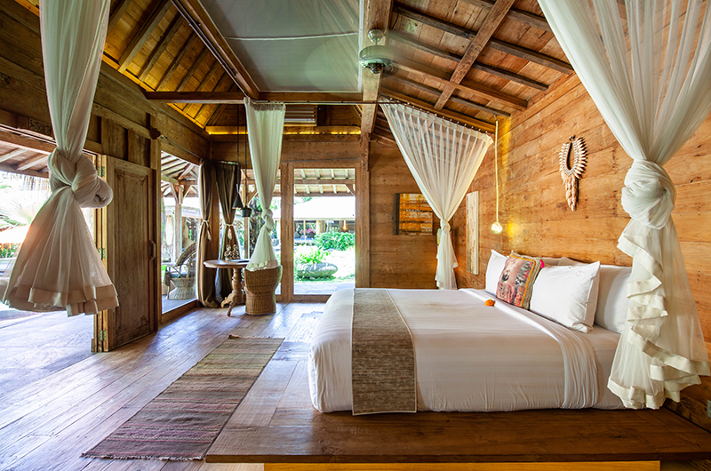 Blue Karma Villas Umalas Villa Kayu Spacious Bedroom with Wooden Floor | Umalas, Bali