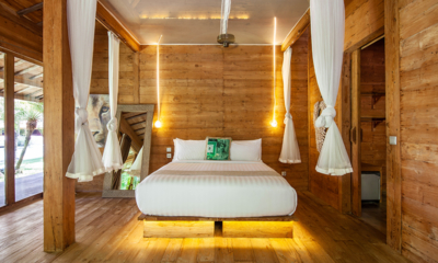 Blue Karma Villas Umalas Villa Kayu Bedroom with Mirror | Umalas, Bali