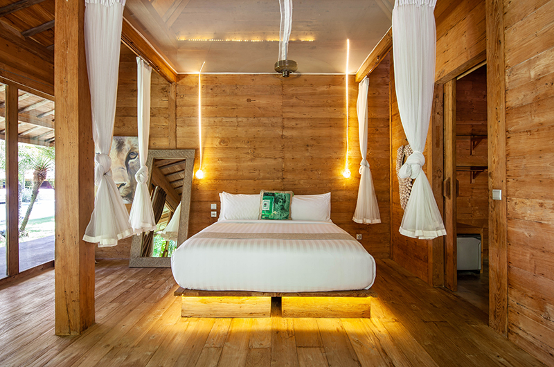 Blue Karma Villas Umalas Villa Kayu Bedroom with Mirror | Umalas, Bali