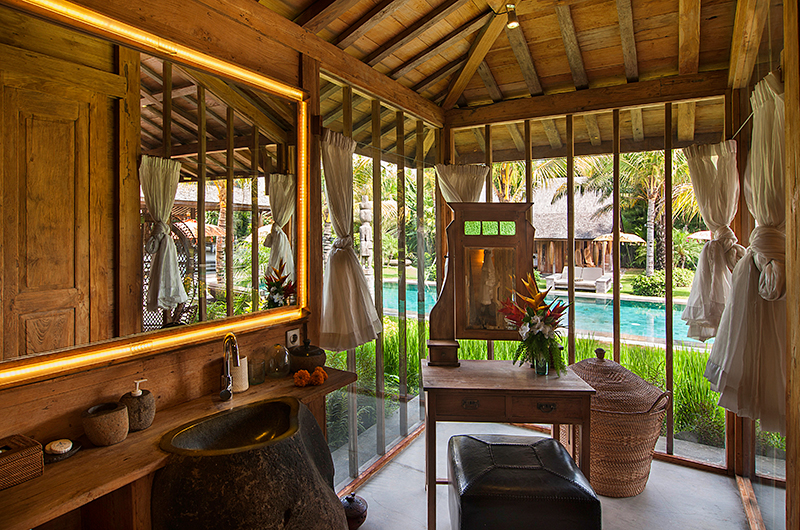 Blue Karma Villas Umalas Villa Kayu Bathroom with Pool View | Umalas, Bali