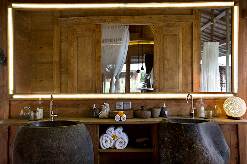 Blue Karma Villas Umalas Villa Kayu His and Hers Bathroom with Mirror | Umalas, Bali
