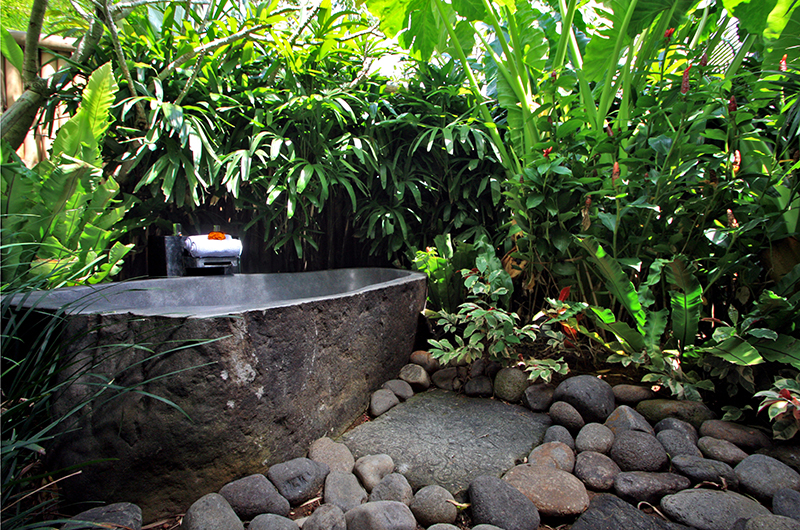 Blue Karma Villas Umalas Villa Kayu Outdoor Bathtub | Umalas, Bali