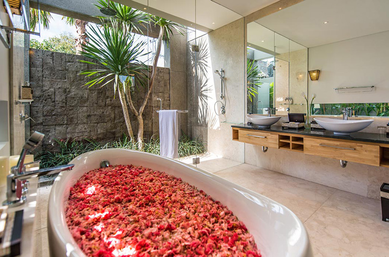 Villa Damai Aramanis Bathtub | Seminyak, Bali