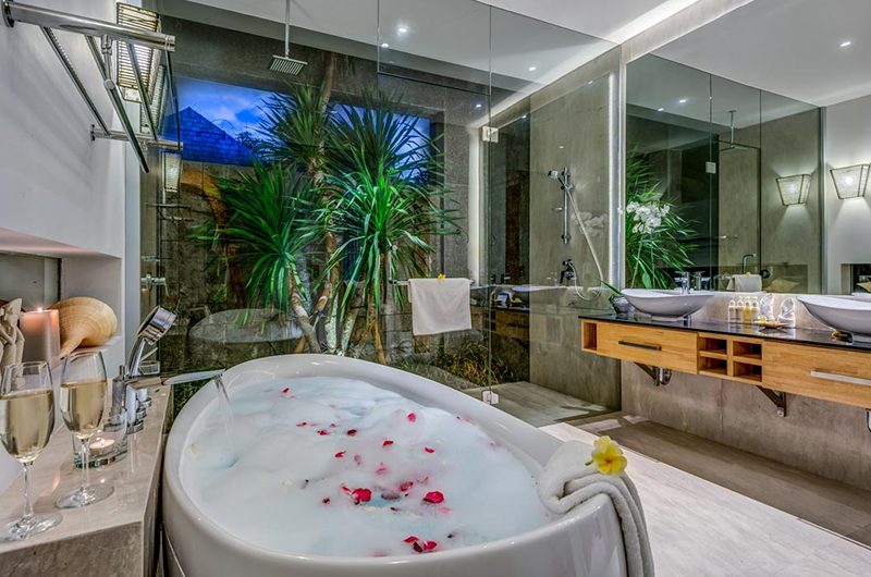 Villa Indah Aramanis Bathtub | Seminyak, Bali