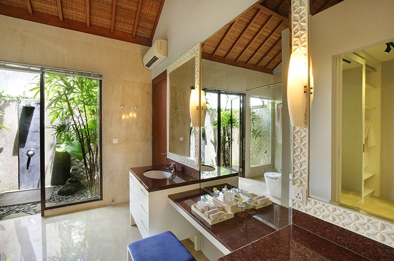 Villa Karang Saujana 1 Bathroom with Outdoor Shower | Ungasan, Bali