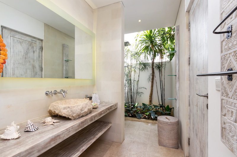 Villa Paraiba Bathroom Area with Shower | Seminyak, Bali