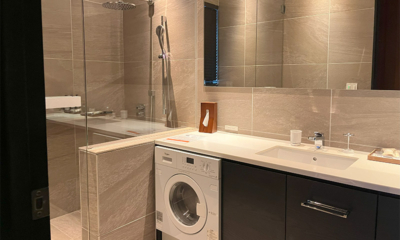 Villa El Cielo Bathroom with Shower | Hakuba, Nagano