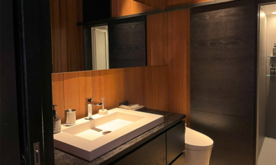 Villa El Cielo Bathroom with Mirror | Hakuba, Nagano