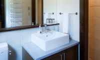 Ezorisu Bathroom with Mirror | Hirafu, Niseko