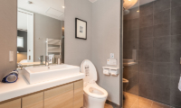 Ginkyo Bathroom | Hirafu, Niseko