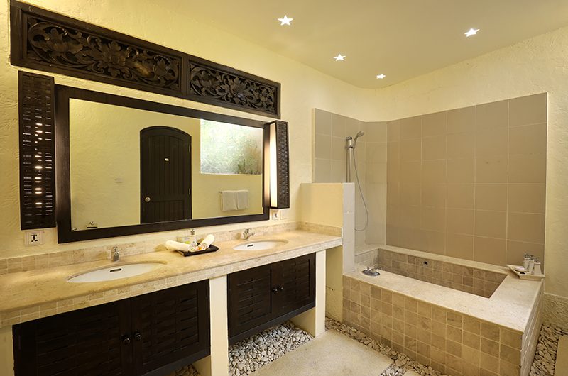 Impiana Seminyak Three Bedrooms Villa Bathroom | Seminyak, Bali