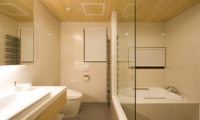 Seshu Bathroom with Bathtub | Hirafu, Niseko