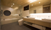 Seshu Bathroom | Hirafu, Niseko