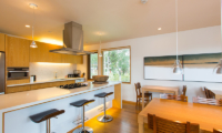 Seshu Kitchen and Dining Table | Hirafu, Niseko