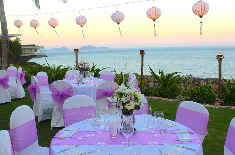Mia Resort Wedding Table | Nha Trang, Vietnam