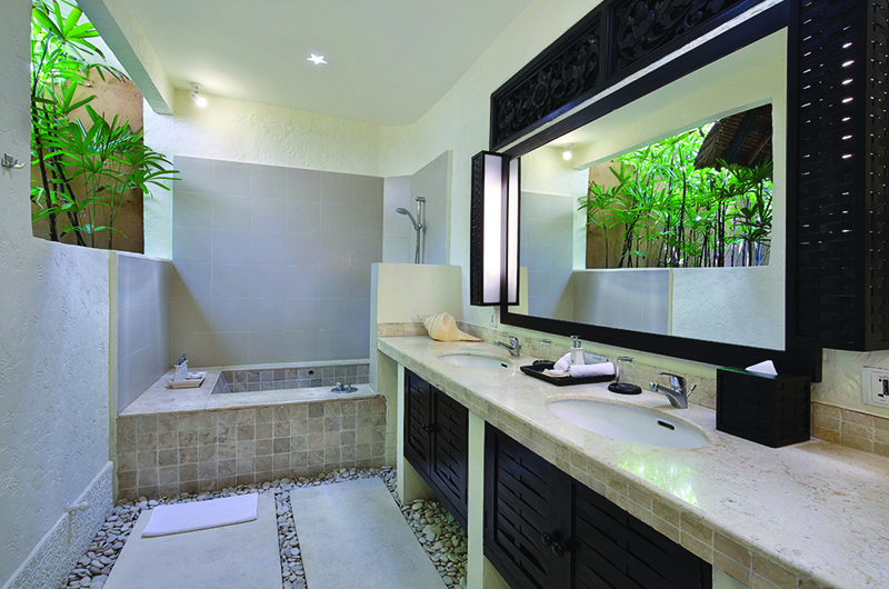 Impiana Seminyak Semi Open Bathroom | Seminyak, Bali Impiana Seminyak Semi Open Bathroom | Seminyak, Bali