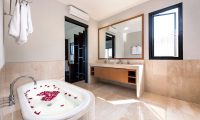 Villa Dewi Lanjar Bathtub | Ungasan, Bali