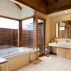 Hideaway Beach Resort Bathtub | Haa Alifu Atoll, Maldives