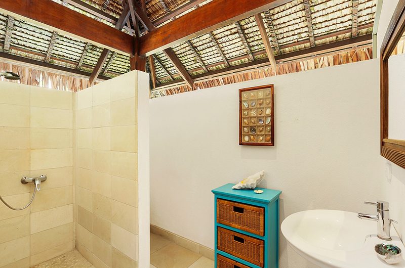 Villa Sarangkita Shower | Efate, Vanuatu