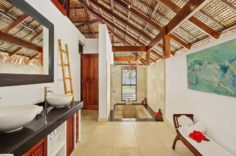 Villa Sarangkita Bathroom | Efate, Vanuatu