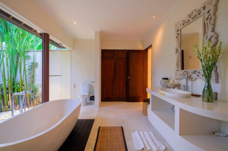 Umah Tenang Bathtub | Seseh, Bali