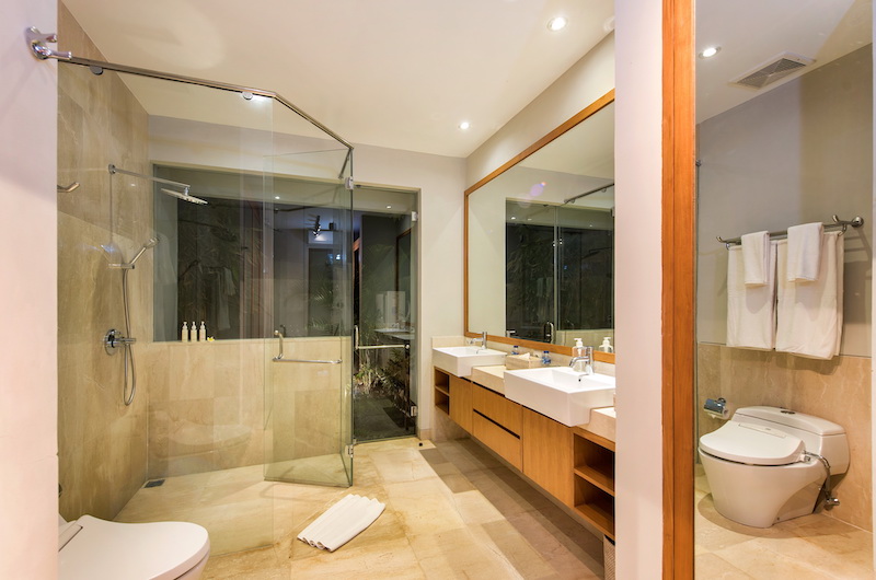 Villa Anahit Shower Area | Ungasan, Bali