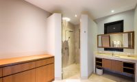 Villa Anahit Bathroom with Shower | Ungasan, Bali