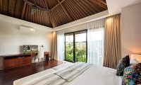 Villa Feronia Bedroom with TV | Ungasan, Bali